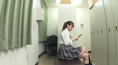 HUNTC-401 学校のロッカー裏の隙間がボクらのヤリスポ!隠れてこっそりエッチしてたらバレてしまい覗いていた欲求不満女子たちとヤリまくり数珠繋ぎFUCK!2