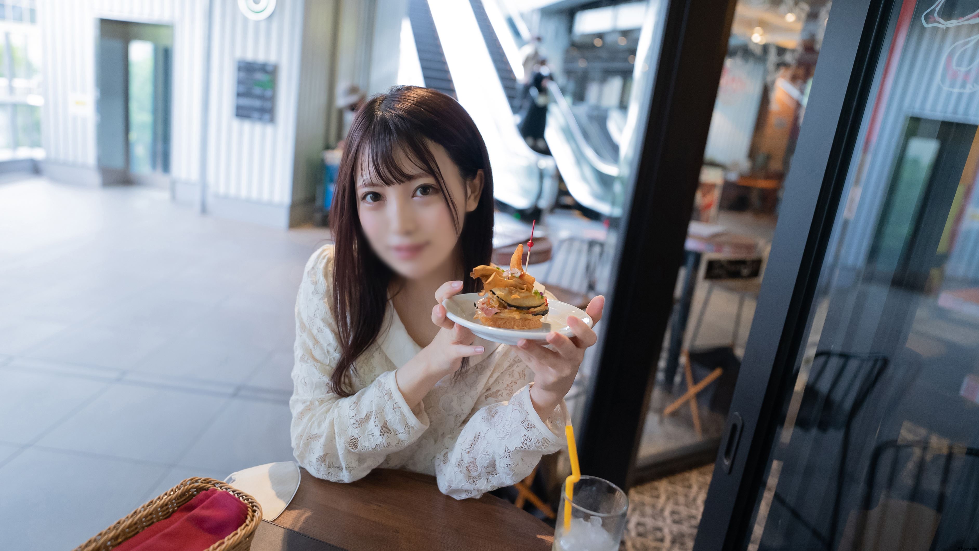 外貌! !电影风格!不管说什么都一言不发地服从的美女。女大学生。