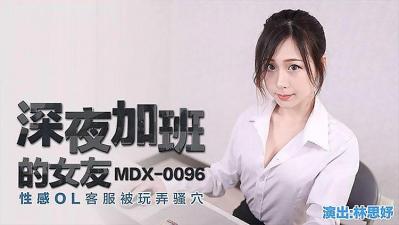 双腿肩上扛后入抱起来操,震动棒玩弄快速旋转.