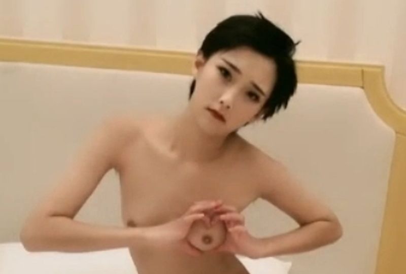 火爆震撼6P粉嫩妹子的。!