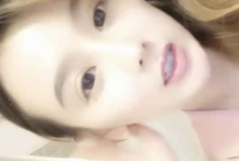 高颜值完美身材美艳妹子,直播自慰高潮喷水,超骚的叫声谁受得了啊!的。!