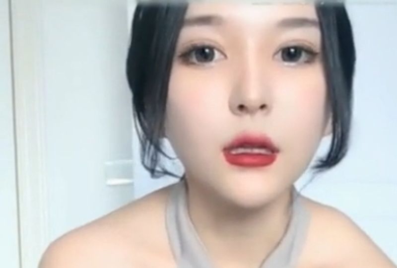 旗袍女神镜头前搔首弄姿的。!