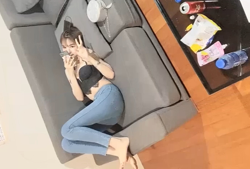 风骚模特身材真棒,帝王享受异域风情,各种视角全方位拍摄手法专业