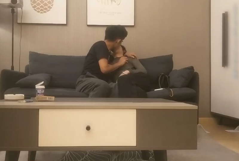 亲一下都心不甘情不愿的,那还出来跟人啪