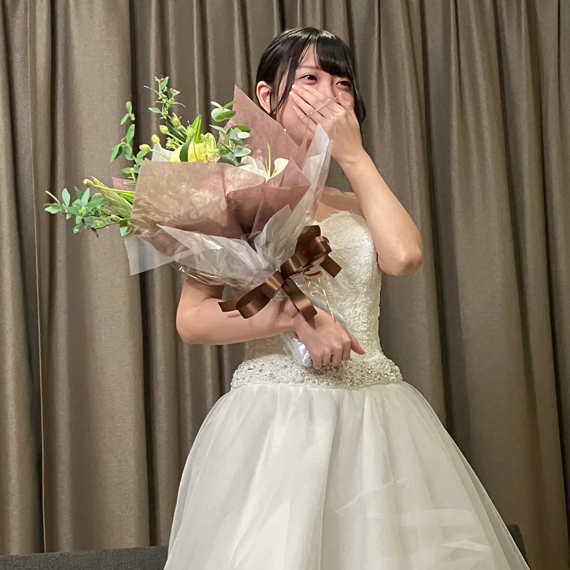【终于开始贩卖】惠理佳泪下的毕业婚礼!在粉丝感谢祭的个人摄影会上挑战奖励!附有写真集的先行销售版!-cd3
