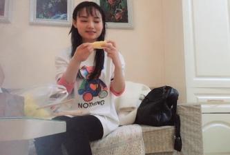 深夜约操骚熟女,伸进内裤摸穴,床上舔屌口交