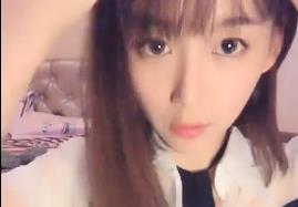 清纯可爱都学生妹子,为帮补家计开启自慰直播秀,很是诱惑