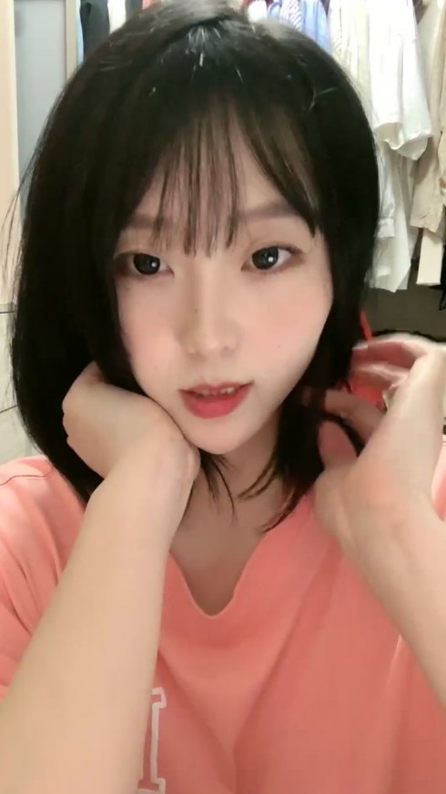 哈尔滨-胖次:呦呵给哥哥比个心,刷礼物啥都不看的就是好大哥,白嫖的可是烂屁眼哈哈哈,射到我嘴里好给你解解渴,靠不要1