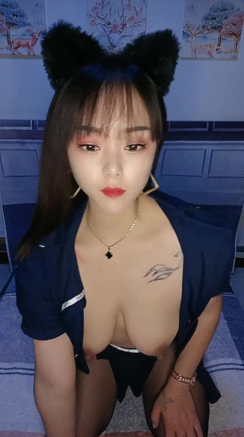 巨乳配御姐--妖娆小妲己 这身行头已迷倒很多少年,巨乳抖动、肉棒骑在淫穴里,骚声叫着,爽!1
