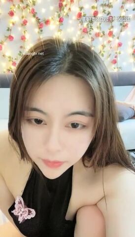 高颜值风韵成熟御姐【佳瑶】巨乳嫩鲍鱼,真是巨粉,呻吟又好听,哥哥们用香蕉插我好吗 淫语挑逗!!