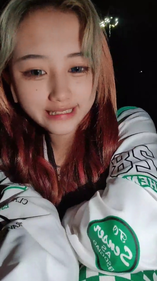 小狐狸主播 酱静 漂亮社会纹身小美女户外 回酒店直播大秀,小婊砸真欠操!