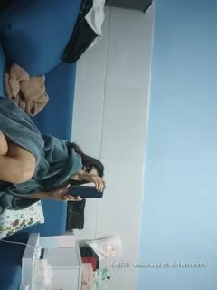 高颜值美少妇,温婉娇羞惹人怜,沙发口交玩弄鲍鱼一手水,连干两炮到高潮!