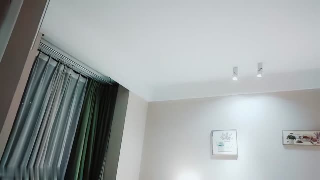 19岁嫩嫩大一学生妹,缺钱援交,坚挺美乳已是性爱高手