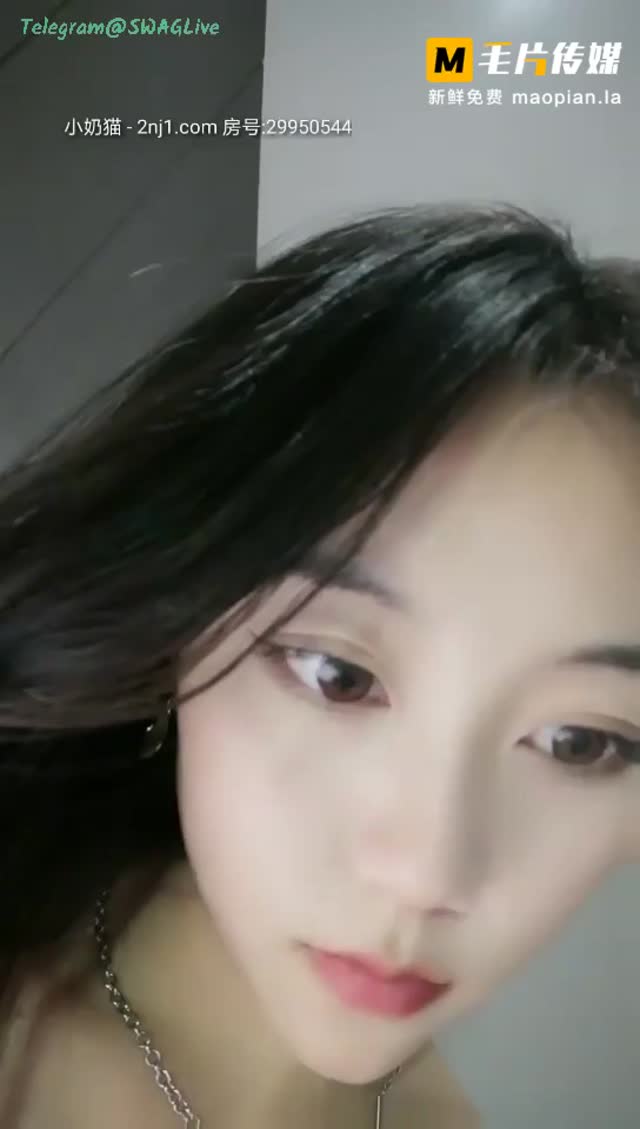 大一高颜值妹子和炮友啪啪啪,口交翘起屁股被后入掰穴!