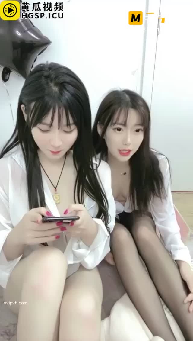 两位颜值很高的姐妹主播穿上OL制服淫荡直播!