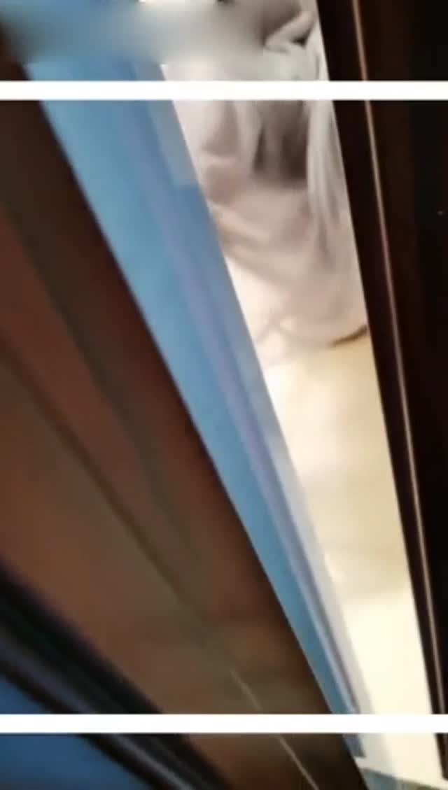 骚男找良家小少妇被迫与人玩3P,一个拍一个干骚男