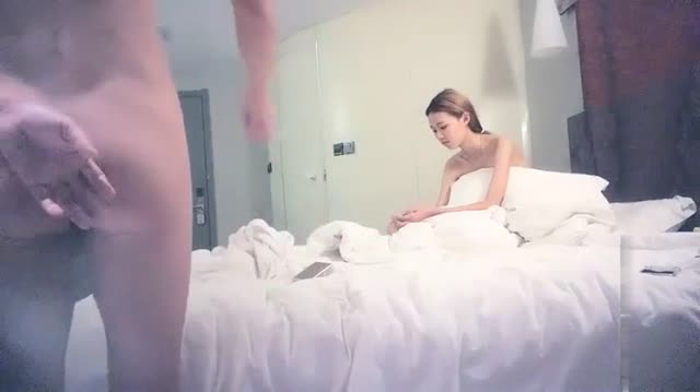沈先生探花高颜值黑衣妹子休息完第二炮,按摩抬腿侧入抽插猛操妹子被操哭