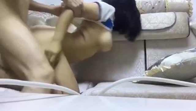 小骚逼妹妹被操到呜哇乱叫!小穴好痛痛!