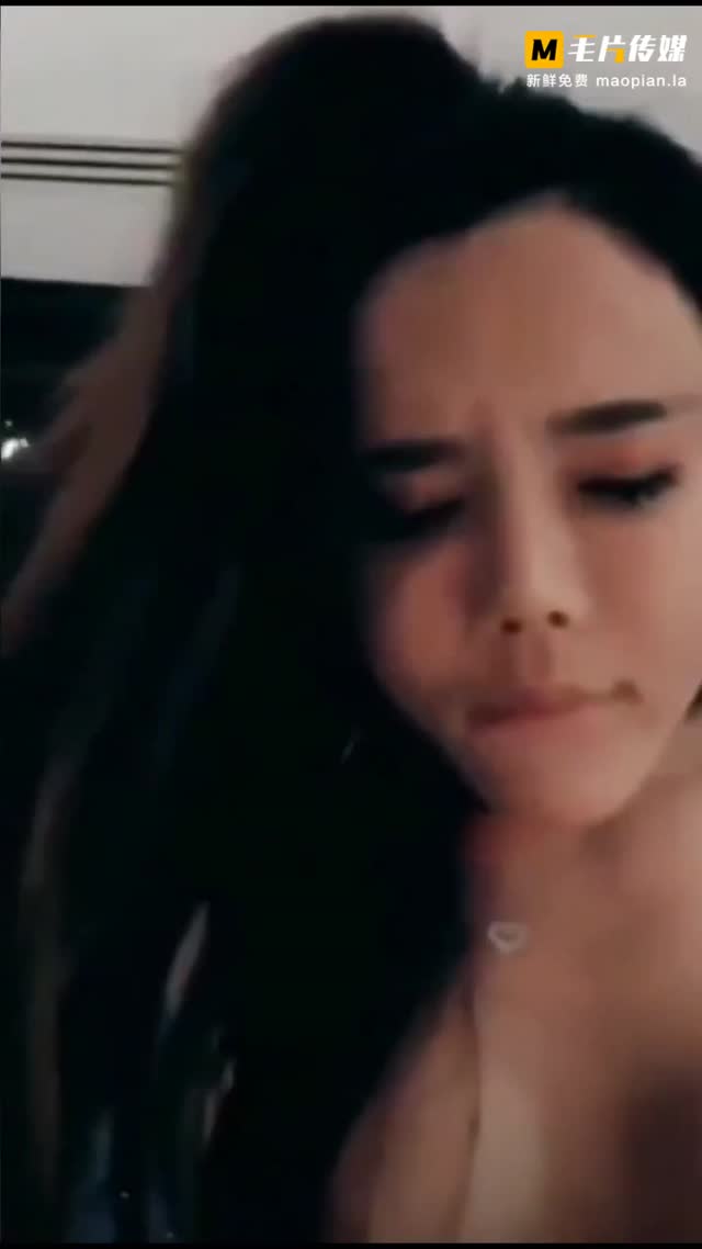 兄弟互换淫妻女友调教干炮,年轻人真会玩啊!