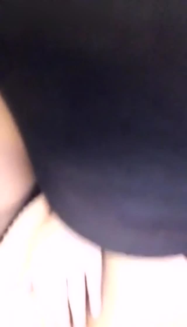 小仙女露脸诱惑,拿着新买来的道具大秀一多,双插刺激爆菊,把自己玩到高潮喷水
