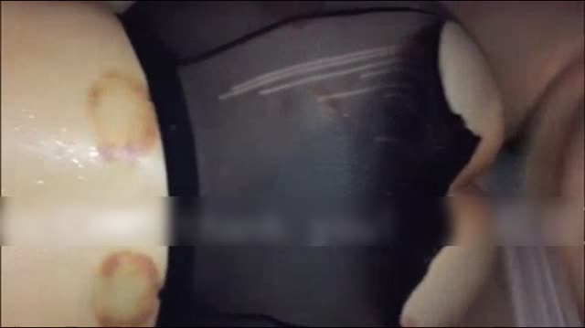 浴室里的黑丝袜 + F罩杯美眉!!!!!剧烈乳摇!