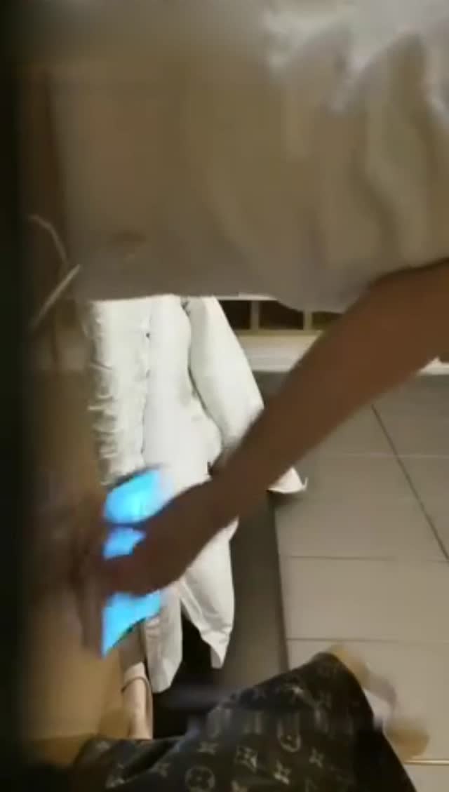 约了个苗条妹子TP啪啪,沙发上玩弄一番再到床上大力猛操