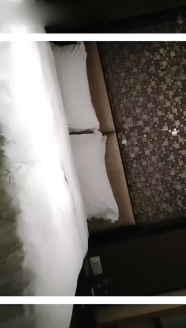 约了两个妹子玩双飞黑丝肉丝双管齐下,前后夹击猛操轮着干