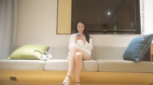 【午夜寻花】第二场高颜值白衣妹子,脱光光坐在身上摸奶扣逼调情侧入猛操