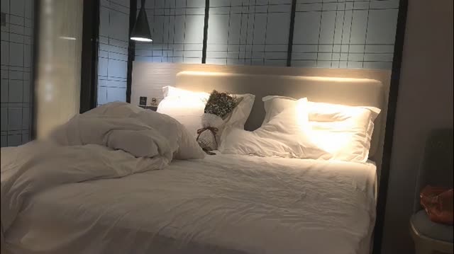 约昨晚萌妹子,调情穿上情趣装口交后入骑乘猛操