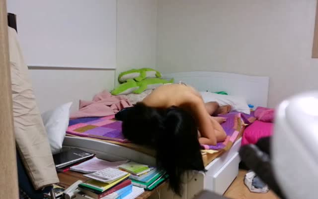 小情侣上完课直接回宿舍开~
