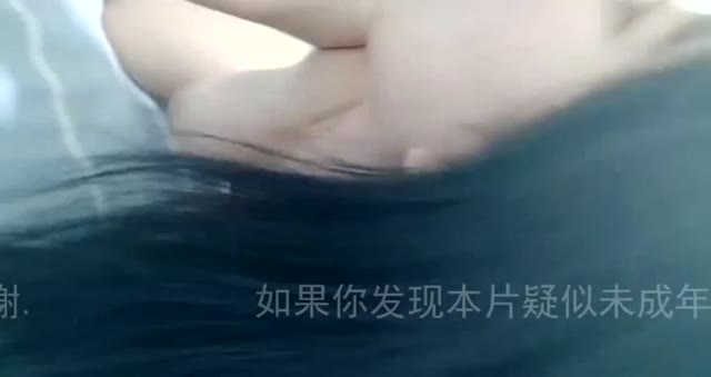 19岁小女友很听话!边吃边抓巨奶的感觉真爽~