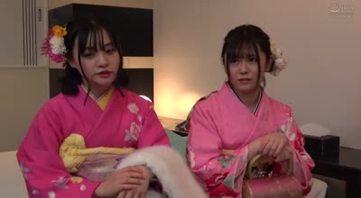 DVMM-237 二次会帰りの終電間際に突撃交渉!成人式で再会した友達男女が中出し1発10万円の過激ミッションに挑戦!ほろ酔い女子大生2人が同級生男子とラブホテルで朝までハーレム逆3P連続射精セックス!性欲溢れる若者の人生初の中出し乱交は1発限りじゃ…
