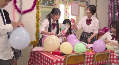 HUNTC-333 女子に囲まれて男はボク1人!?のハーレム王様ゲーム!2 文化祭の準備で残った放課後の教室でボクは拒否権無しの王様ゲームに強●参加!普段から…